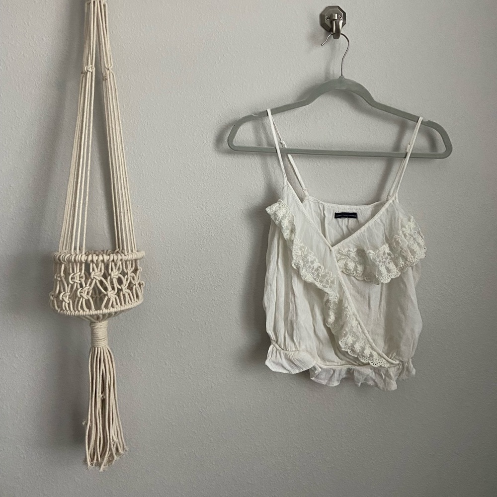 AMERICAN EAGLE - WHITE LACE V-NECK TANK TOP - Picture 13 of 16